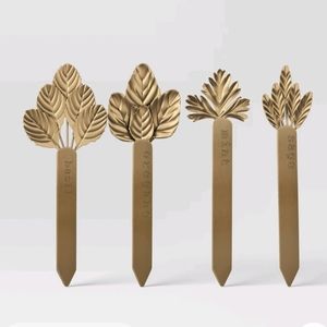 Smith and Hawken 4pc metal herbs marker set